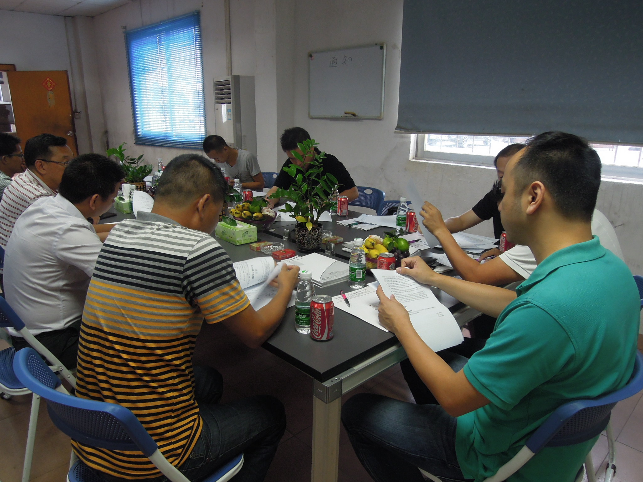 會(huì)長(zhǎng)認(rèn)真指導(dǎo)工作